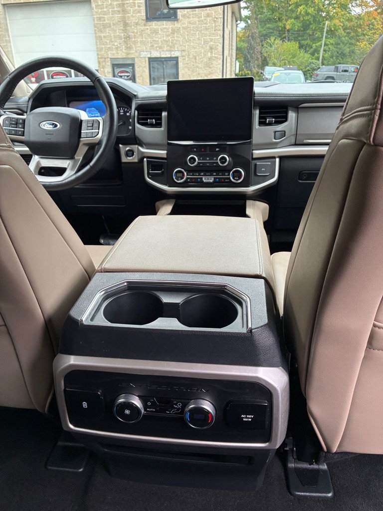 Used 2024 Ford Expedition XLT AWD/4WD image 20