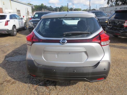 Used 2020 Nissan Kicks S FWD image 5