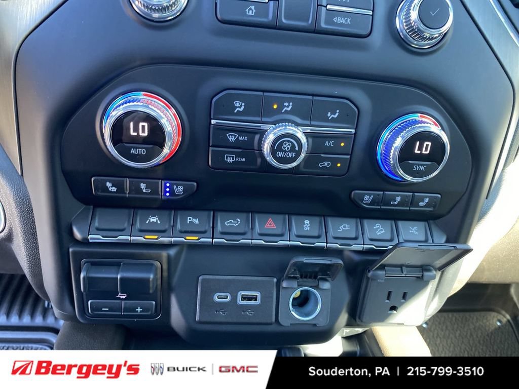 Used 2022 GMC Sierra 1500 Denali w/ Denali Premium Package AWD/4WD image 39