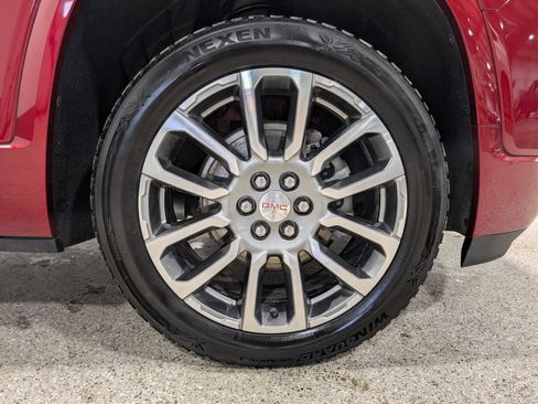 Used 2021 GMC Acadia Denali w/ Denali Technology Package image 12