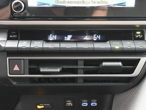 Used 2025 Toyota Camry SE image 23