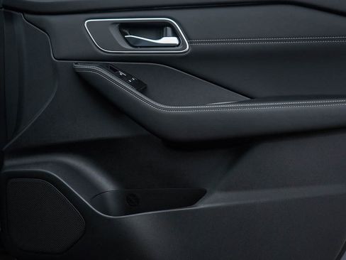 New 2026 Nissan Rogue Platinum image 10