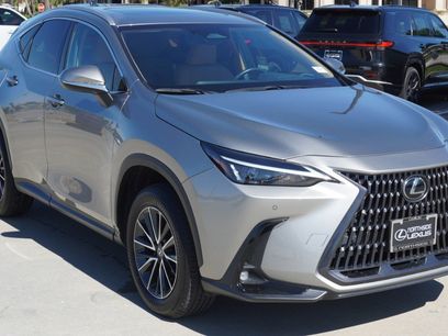 Used 2025 Lexus NX 250 FWD w/ Towing Package (2000 Lbs)