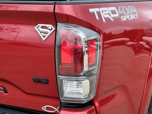 Used 2021 Toyota Tacoma TRD Sport w/ Technology Package AWD/4WD image 7