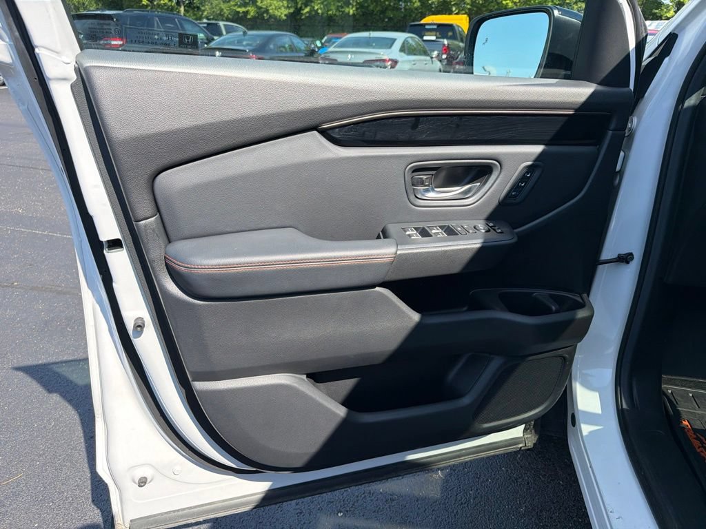 Certified 2025 Honda Pilot TrailSport image 18