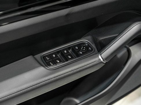 Used 2023 Porsche Cayenne image 39