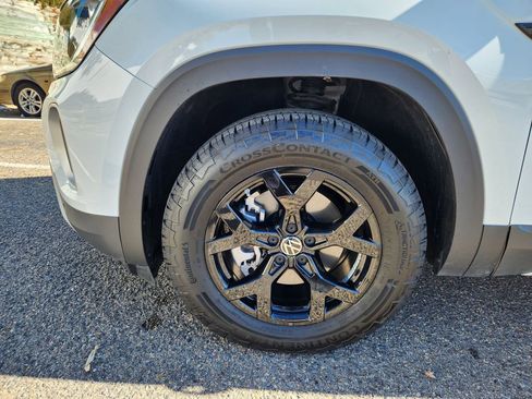 Certified 2025 Volkswagen Atlas Peak Edition SE image 20