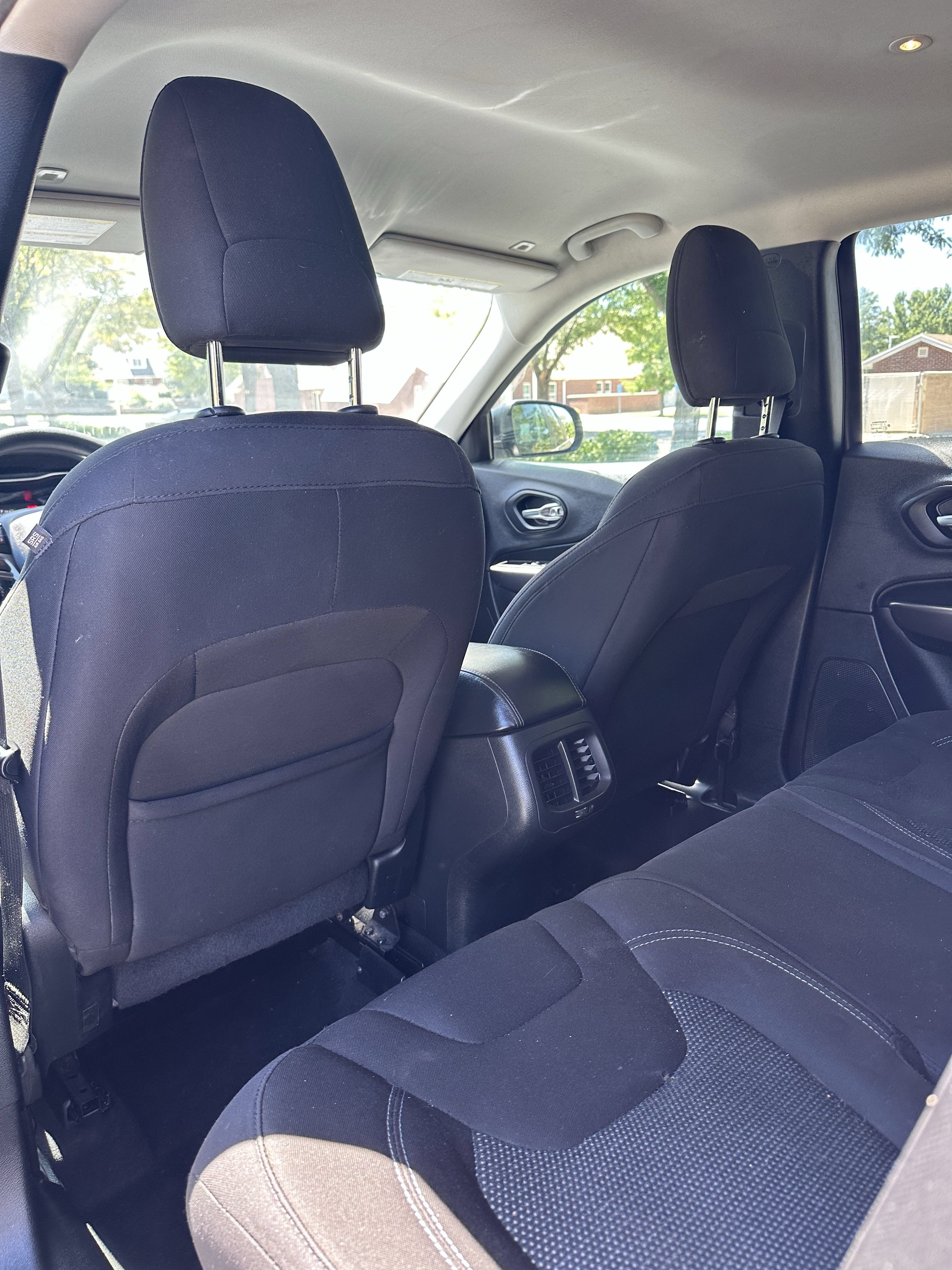 Used 2019 Jeep Cherokee Latitude w/ Popular Appearance Group FWD image 22