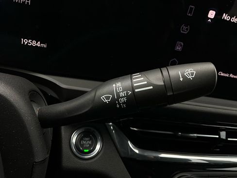 Used 2025 Buick Envista Sport Touring image 33