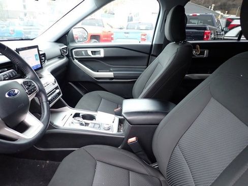 Used 2023 Ford Explorer XLT image 10