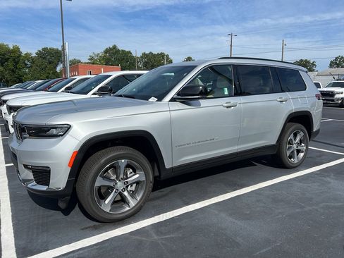 New 2025 Jeep Grand Cherokee L Limited image 16