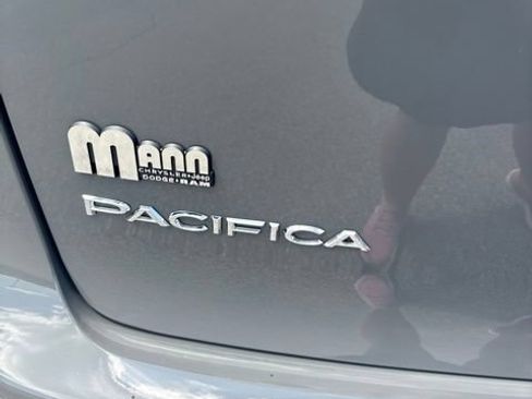 Used 2025 Chrysler Pacifica Select AWD/4WD image 21
