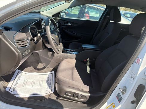 Used 2021 Chevrolet Malibu LT FWD image 18