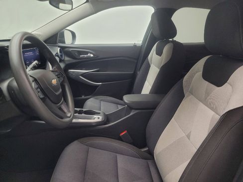Used 2025 Chevrolet Trax LS FWD image 17