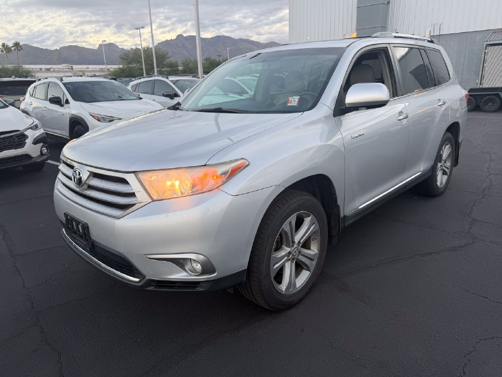 Used 2012 Toyota Highlander Limited w/ Tow Pkg AWD/4WD image 3