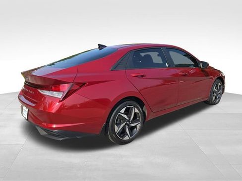 Used 2023 Hyundai Elantra SEL w/ Convenience Package FWD image 5
