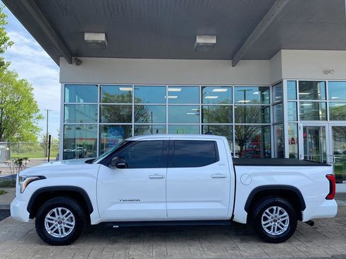 Used 2022 Toyota Tundra SR5 w/ SR5 Premium Package image 4