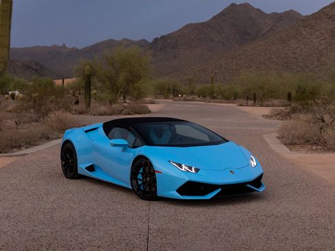 Used 2017 Lamborghini Huracan LP 610-4 AWD/4WD image 2