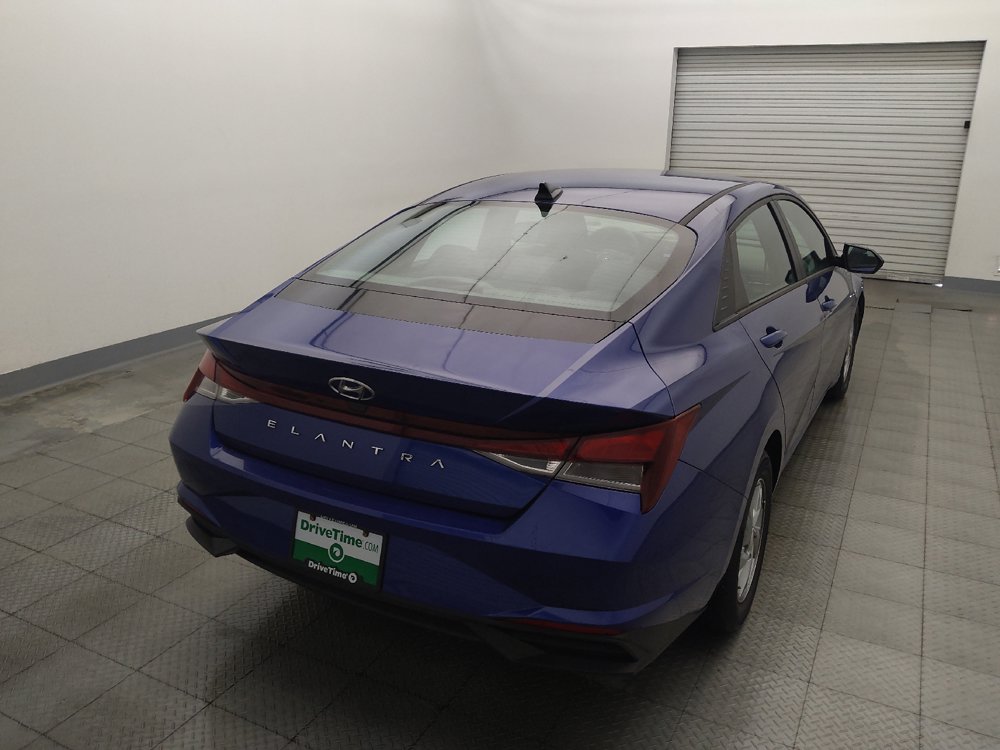 Used 2021 Hyundai Elantra SE FWD image 7