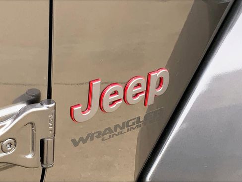 Used 2021 Jeep Wrangler Unlimited Rubicon AWD/4WD image 10