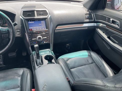 Used 2017 Ford Explorer Limited w/ Equipment Group 301A FWD image 15
