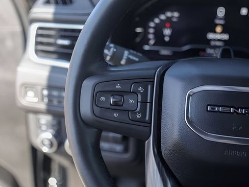 Used 2023 GMC Yukon Denali Ultimate AWD/4WD image 17