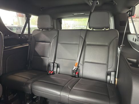 Used 2021 Chevrolet Suburban LT image 8