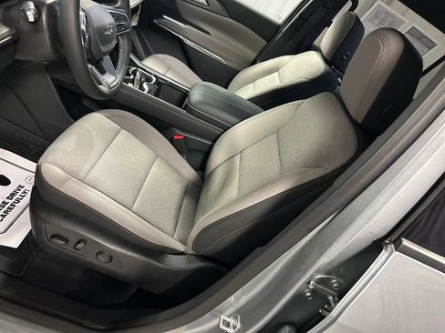 Used 2025 Chevrolet Traverse LT w/ Midnight/Sport Edition image 12