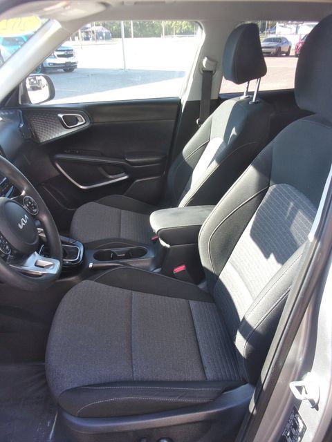 Used 2022 Kia Soul S FWD image 22