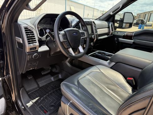 Used 2017 Ford F250 Platinum w/ Platinum Ultimate Package AWD/4WD image 10