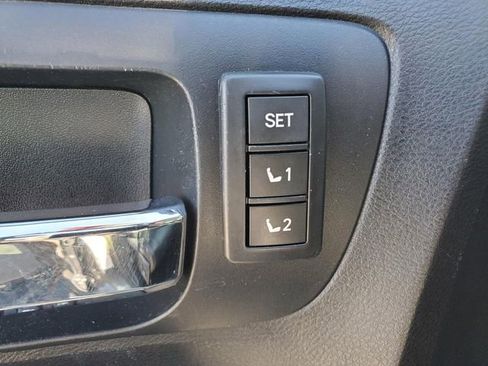 Used 2019 Toyota Tundra Platinum AWD/4WD image 17