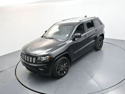 Used 2020 Jeep Grand Cherokee Altitude image 23