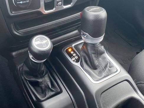 Used 2023 Jeep Gladiator Sport image 29