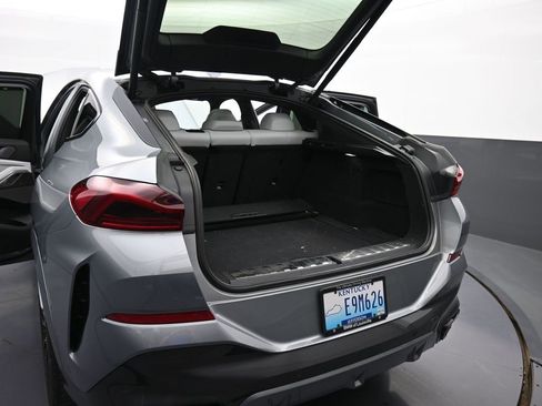 Used 2024 BMW X6 xDrive40i w/ Premium Package image 17