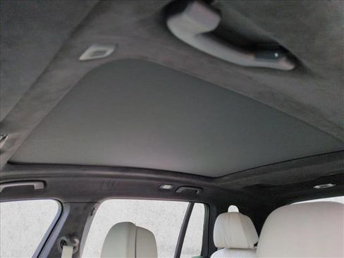 Used 2025 BMW X7 xDrive40i w/ M Sport Package image 16