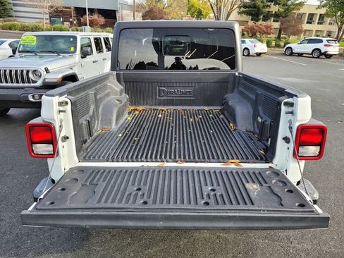Used 2023 Jeep Gladiator Overland image 12