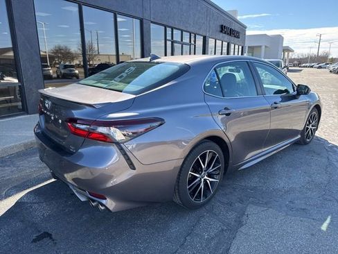 Used 2022 Toyota Camry SE image 7