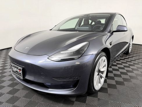 Used 2021 Tesla Model 3 Standard Range Plus RWD image 3