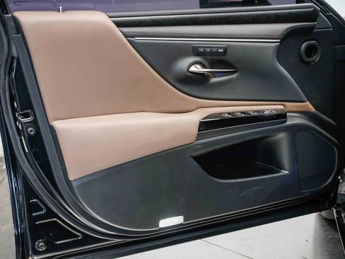 Used 2024 Lexus ES 300h w/ Premium Package image 19