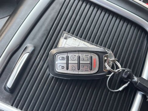 Used 2024 Chrysler Pacifica Touring-L FWD image 25