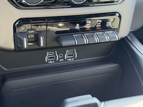 New 2026 RAM 1500 4x4 Crew Cab image 21