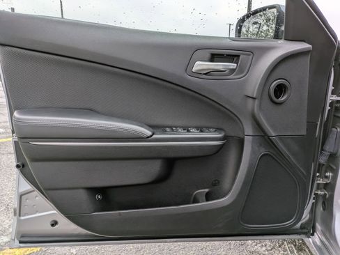 Used 2016 Dodge Charger SE w/ Power Sunroof Group image 9