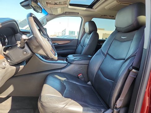 Used 2016 Cadillac Escalade Luxury image 13