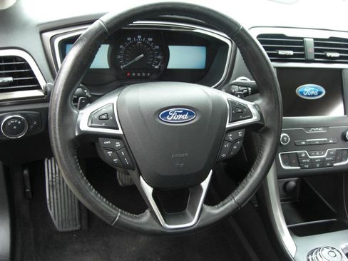 Used 2019 Ford Fusion SEL FWD image 11