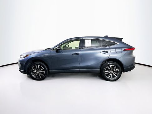 Used 2021 Toyota Venza LE w/ Carpet Mat Package (TMS) image 4