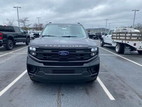 New 2026 Ford Expedition Active image 2