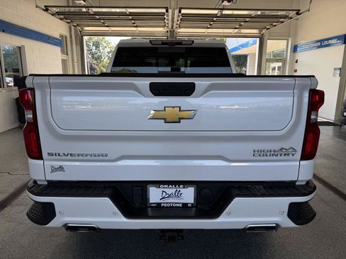 Used 2022 Chevrolet Silverado 1500 High Country w/ High Country Premium Package AWD/4WD image 10