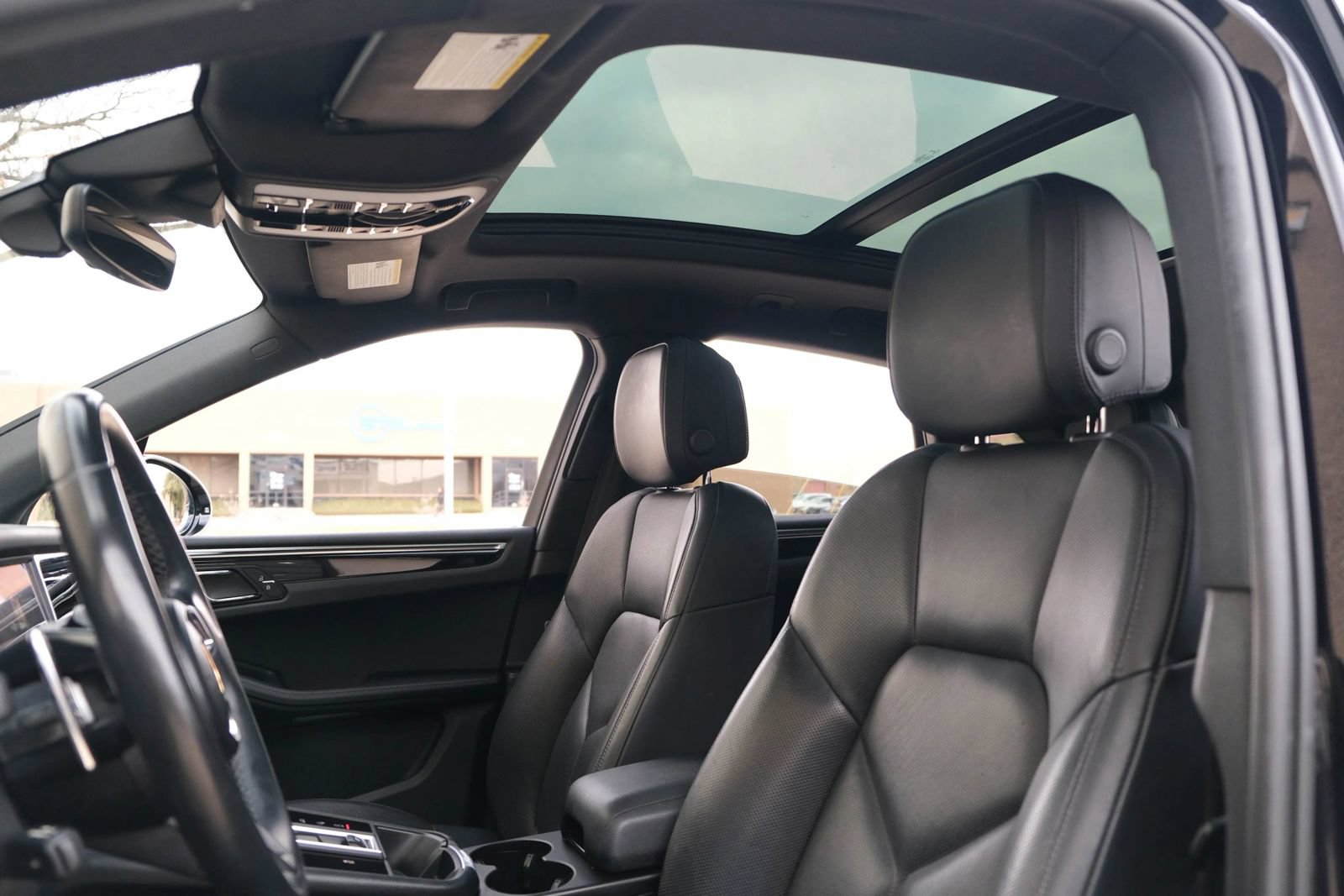 Used 2022 Porsche Macan w/ Premium Package Plus AWD/4WD image 22