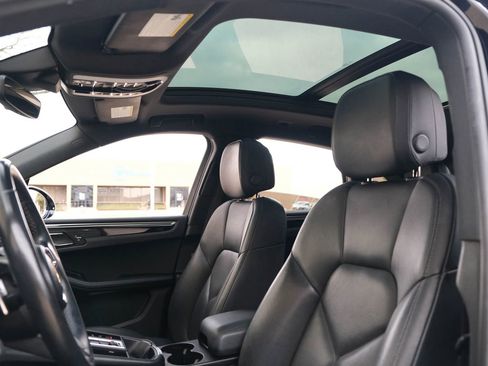 Used 2022 Porsche Macan w/ Premium Package Plus AWD/4WD image 22