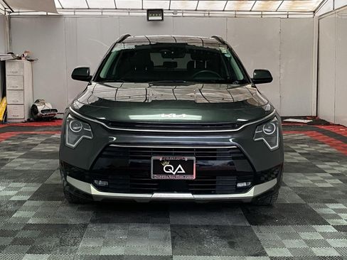 Used 2023 Kia Niro EX Touring FWD image 2